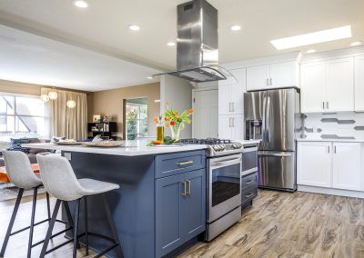 Transitional-SW-Portland-Kitchen-Wood-Floors-Island-Range-Island-Mirowave-400x284-1-1