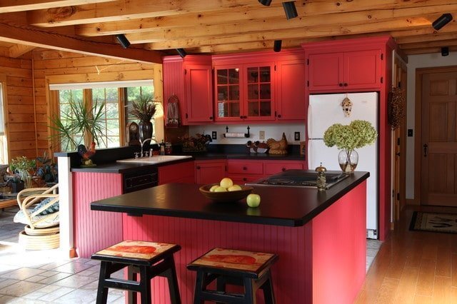 bold-red-with-sleek-black-and-natural-elements-kitchen