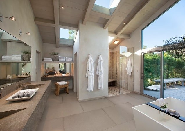 luxury-master-bathroom