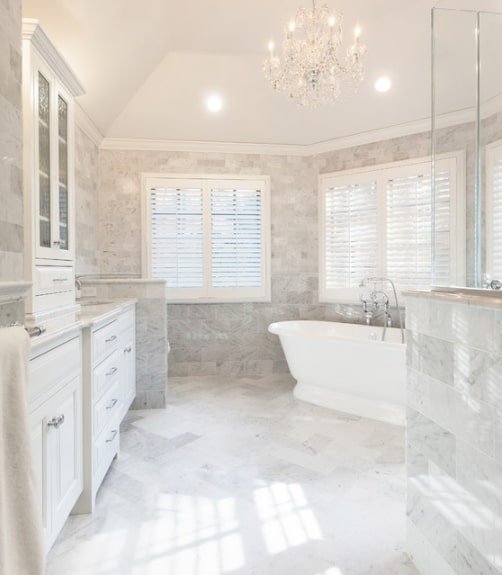 8 Features Your Luxury Master Bathroom Must Have Creekstone Designs