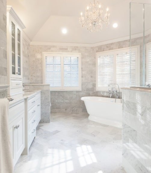 8 Features Your Luxury Master Bathroom Must Have