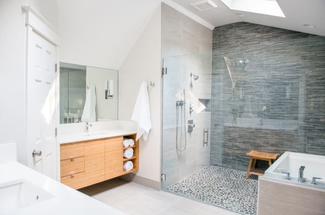 8 Features Your Luxury Master Bathroom Must Have