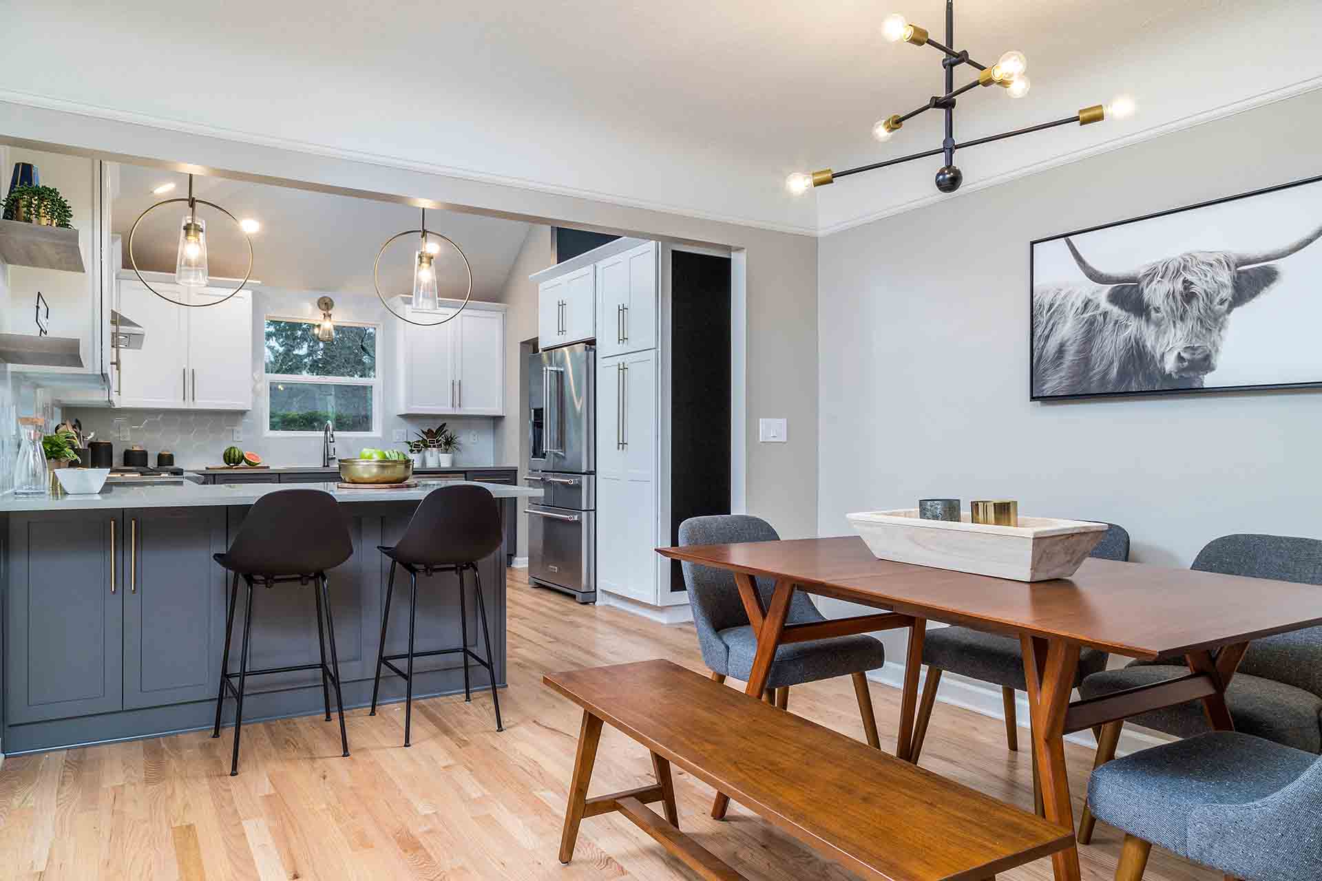 dining area looking into to kitchen