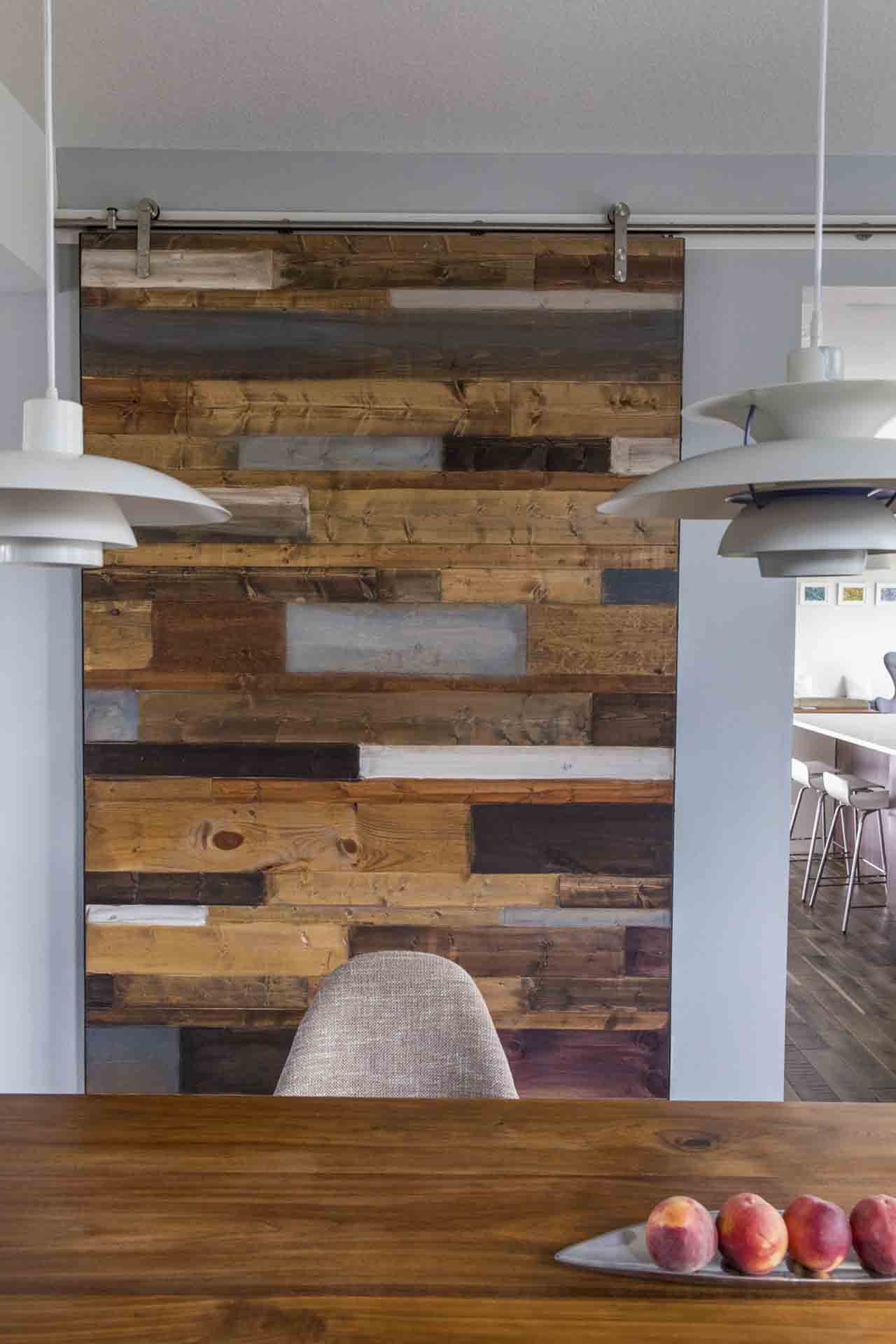 eating area accent wall