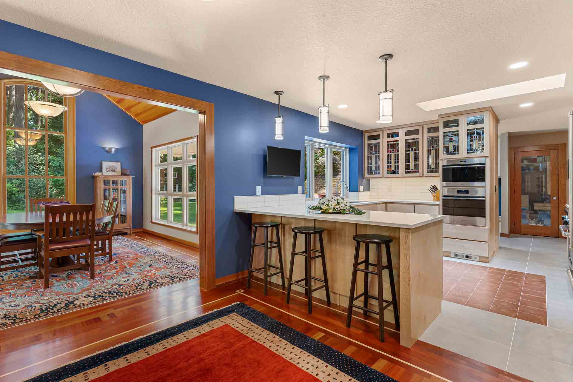 Kitchen Breakfast Bar and Dining Area